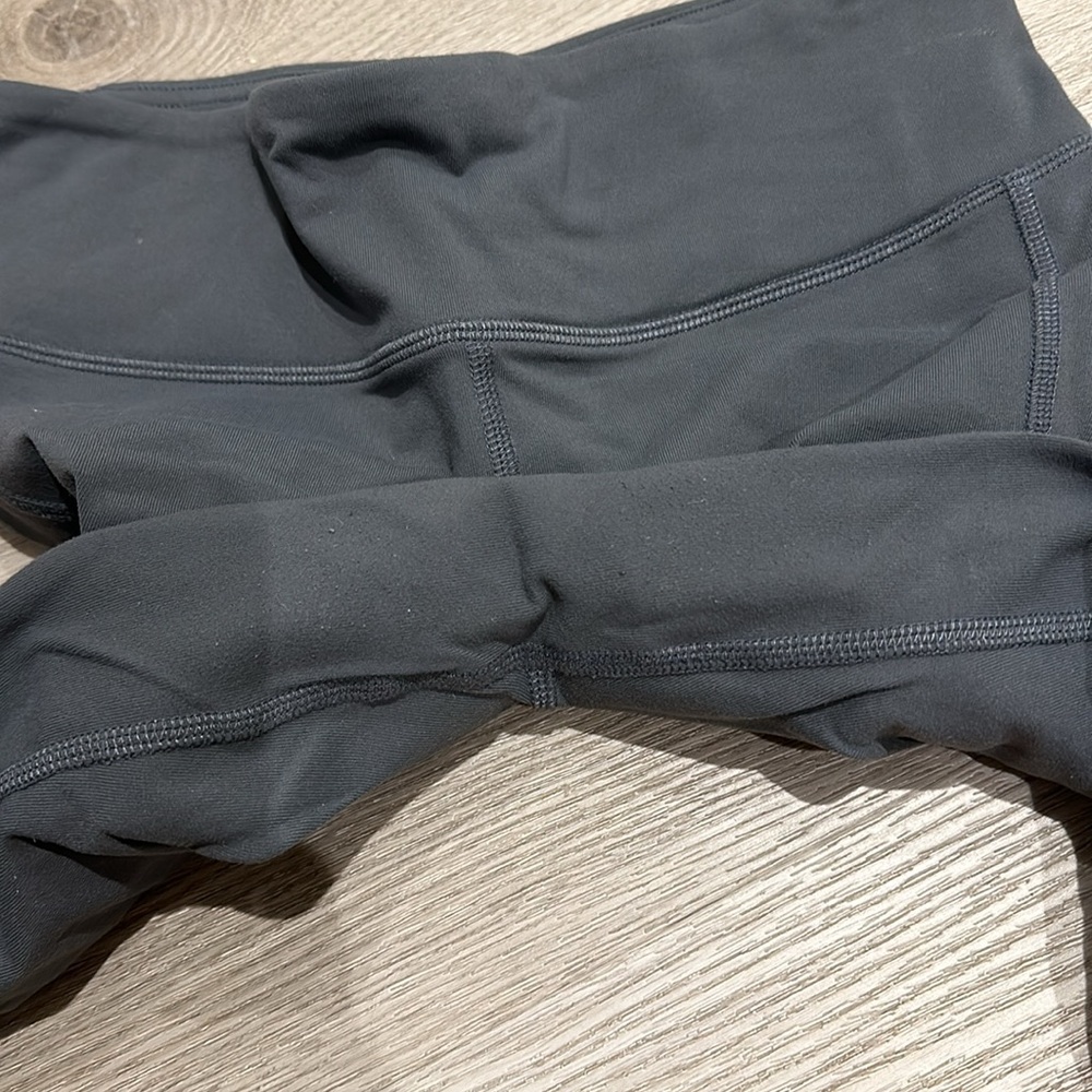 Alo Moto Leggings in Anthracite - Picture 3 of 6